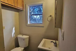 1410 1/2 Lake Rd, La Marque, TX 77568 - Photo 5