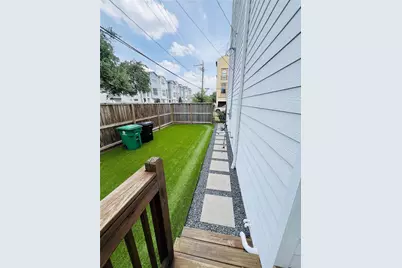 1103 W 15th 1/2 Street #A, Houston, TX 77008 - Photo 7