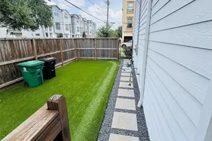 1103 W 15th 1/2 St, Houston, TX 77008 - Photo 7