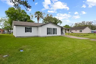 305 Circle Dr, Bridge City, TX 77611 - Photo 3