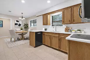 302 Bayou View Dr, Seabrook, TX 77586 - Photo 11