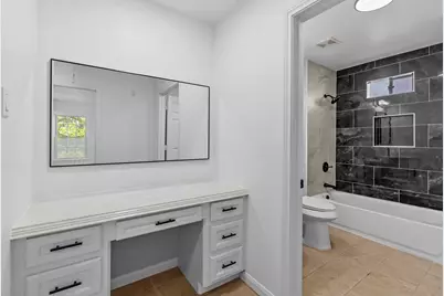 710 W 10th Street, Houston, TX 77008 - Photo 17
