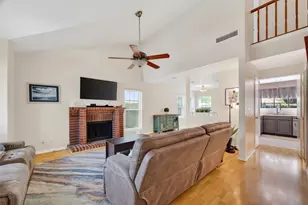 1563 Hillside Elm St, Houston, TX 77062 - Photo 5