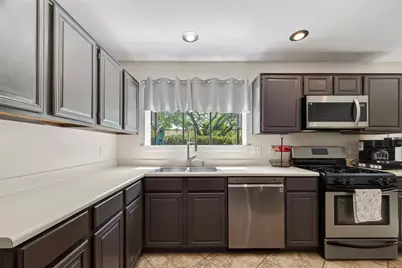 1563 Hillside Elm Street, Houston, TX 77062 - Photo 11