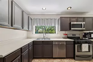 1563 Hillside Elm St, Houston, TX 77062 - Photo 11