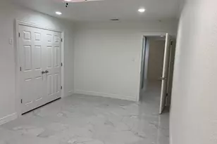 7718 Breezeway St, Houston, TX 77040 - Photo 9