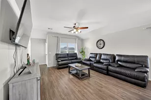 7918 Globe Thistle Ln, Houston, TX 77016 - Photo 9