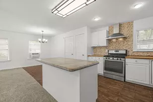 729 E 41st St, Houston, TX 77022 - Photo 17