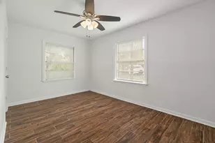 729 E 41st St, Houston, TX 77022 - Photo 13