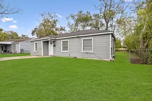 729 E 41st St, Houston, TX 77022 - Photo 3