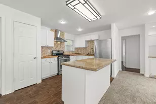 729 E 41st St, Houston, TX 77022 - Photo 9