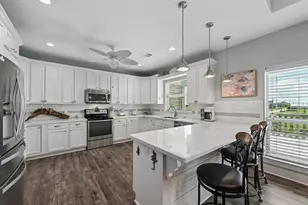 927 Magnolia Ln, Port Bolivar, TX 77650 - Photo 11