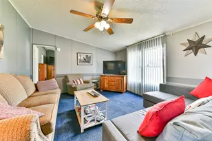 10203 S Country Dr, Alvin, TX 77511 - Photo 5