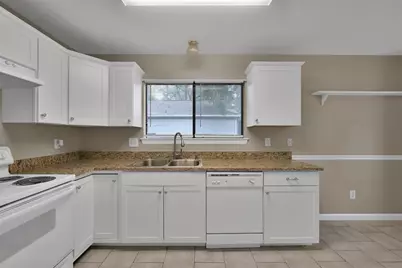 93 W High Oaks Circle, The Woodlands, TX 77380 - Photo 9