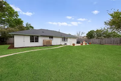1426 Freedonia Drive, Houston, TX 77055 - Photo 29