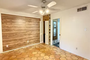 8281 Kingsbrook Rd, Houston, TX 77024 - Photo 9
