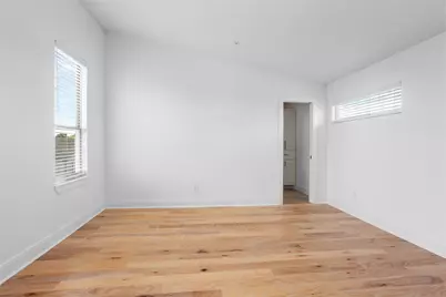 319 Eastwood Street, Houston, TX 77011 - Photo 31