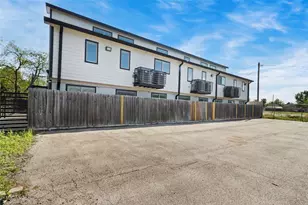 319 Eastwood St, Houston, TX 77011 - Photo 3