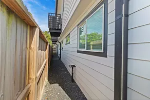 319 Eastwood St, Houston, TX 77011 - Photo 5