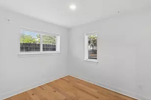 319 Eastwood St, Houston, TX 77011 - Photo 21