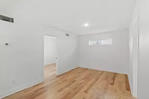 319 Eastwood St, Houston, TX 77011 - Photo 17