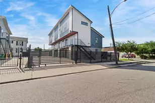 319 Eastwood St, Houston, TX 77011 - Photo 3