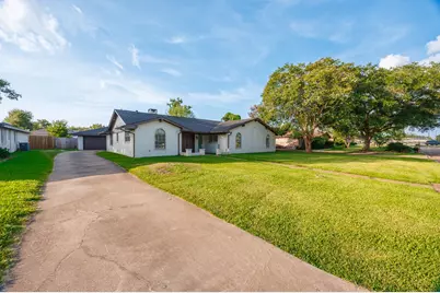 502 Red Bud Ln, Baytown, TX 77520 - Photo 31