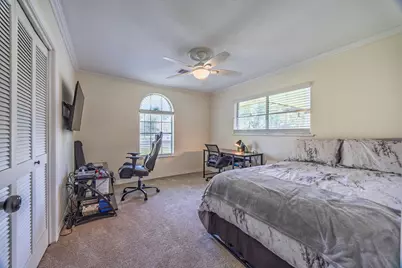 502 Red Bud Ln, Baytown, TX 77520 - Photo 15