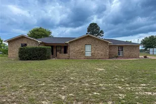 616 Lakeview Dr, Grapeland, TX 75844 - Photo 1
