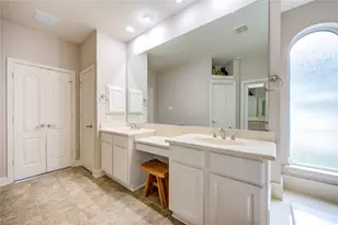 18 Arbor Bend Dr, Houston, TX 77070 - Photo 9
