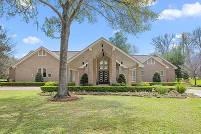 211 Golfview Drive, Richmond, TX 77469 - Photo 1