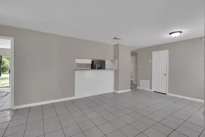 1018 Surrey Court, Tomball, TX 77375 - Photo 7
