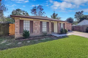 1018 Surrey Ct, Tomball, TX 77375 - Photo 1