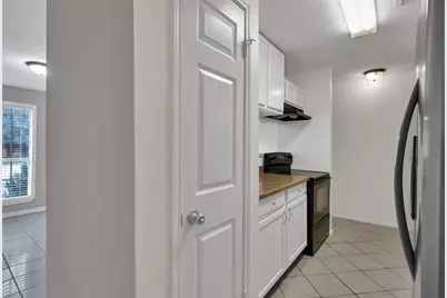 1018 Surrey Court, Tomball, TX 77375 - Photo 11