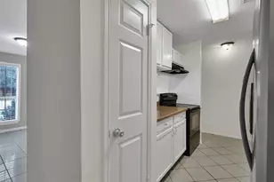 1018 Surrey Ct, Tomball, TX 77375 - Photo 11