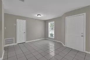 1018 Surrey Ct, Tomball, TX 77375 - Photo 9