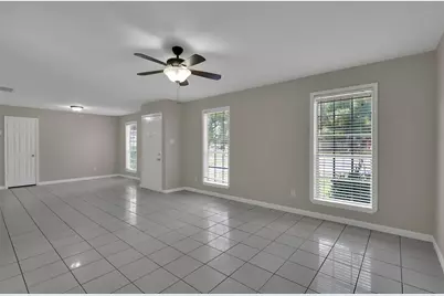 1018 Surrey Court, Tomball, TX 77375 - Photo 5