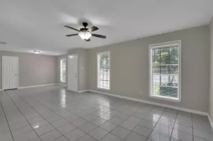 1018 Surrey Ct, Tomball, TX 77375 - Photo 5