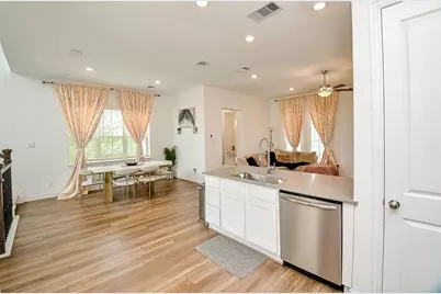 11021 Mikula Drive, Houston, TX 77043 - Photo 9
