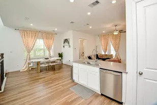 11021 Mikula Dr, Houston, TX 77043 - Photo 9