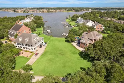 1210 Spring Cress Lane, Taylor Lake Village, TX 77586 - Photo 1