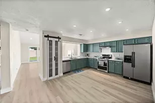 10814 Village Trail Dr, Houston, TX 77065 - Photo 3