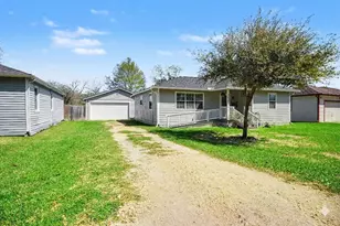 2427 Pearland Ave, Pearland, TX 77581 - Photo 1
