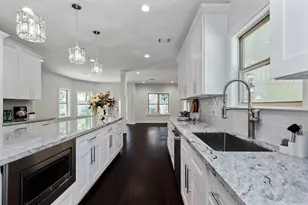 810 Herdsman Dr, Houston, TX 77079 - Photo 9