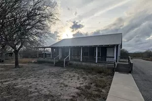 621 County Rd 356, Kenedy, TX 78119 - Photo 13