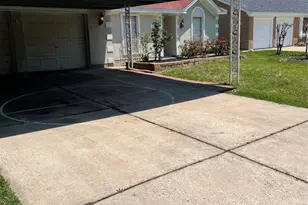 614 Meadowglen Dr, Baytown, TX 77521 - Photo 3