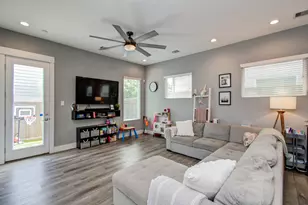 1221 W Tidwell Rd, Houston, TX 77091 - Photo 3