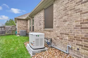 5827 Banfield Canyon Ln, Houston, TX 77365 - Photo 9