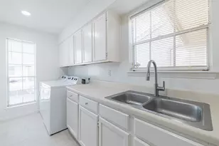 11201 Lynnbrook Dr, Houston, TX 77042 - Photo 5