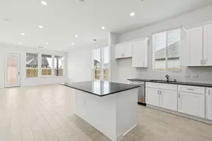 6710 Alejandro Pl, Baytown, TX 77523 - Photo 5